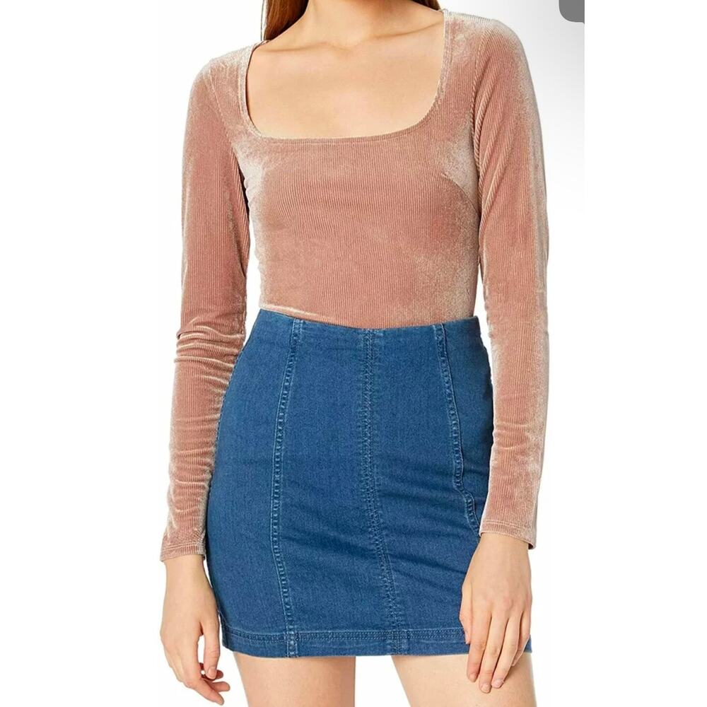 ASTR The Label Velvet‎ Bodysuit in Rose size Small NEW